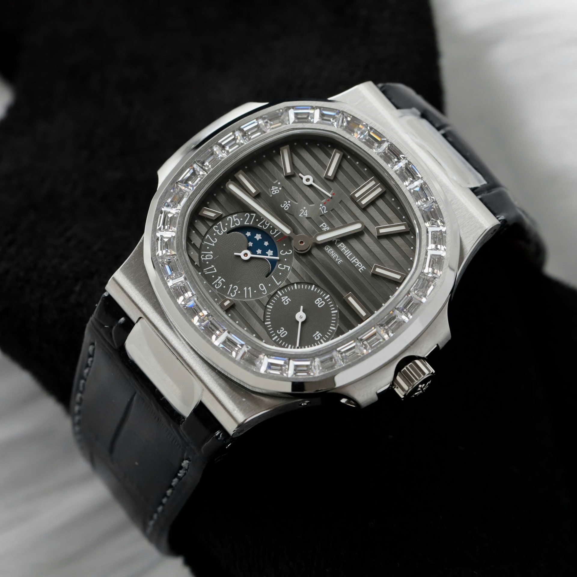 Patek Philippe Super Clone Nautilus 5724 Gray Dial Leather Strap PPF Factory 40mm - Image 3