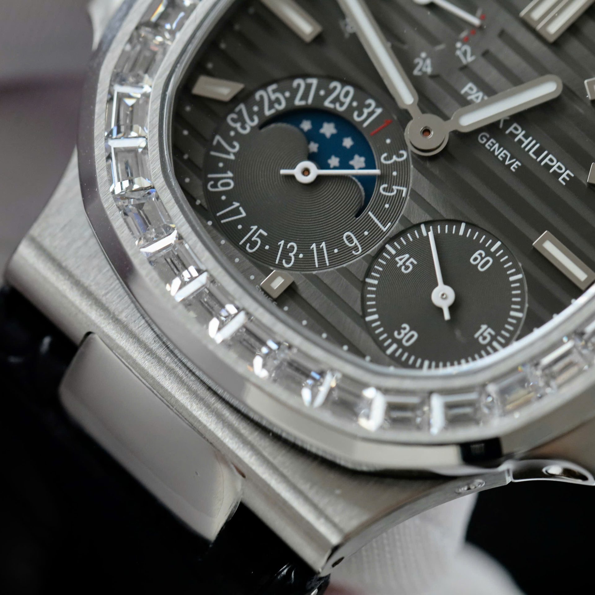 Patek Philippe Super Clone Nautilus 5724 Gray Dial Leather Strap PPF Factory 40mm - Image 5