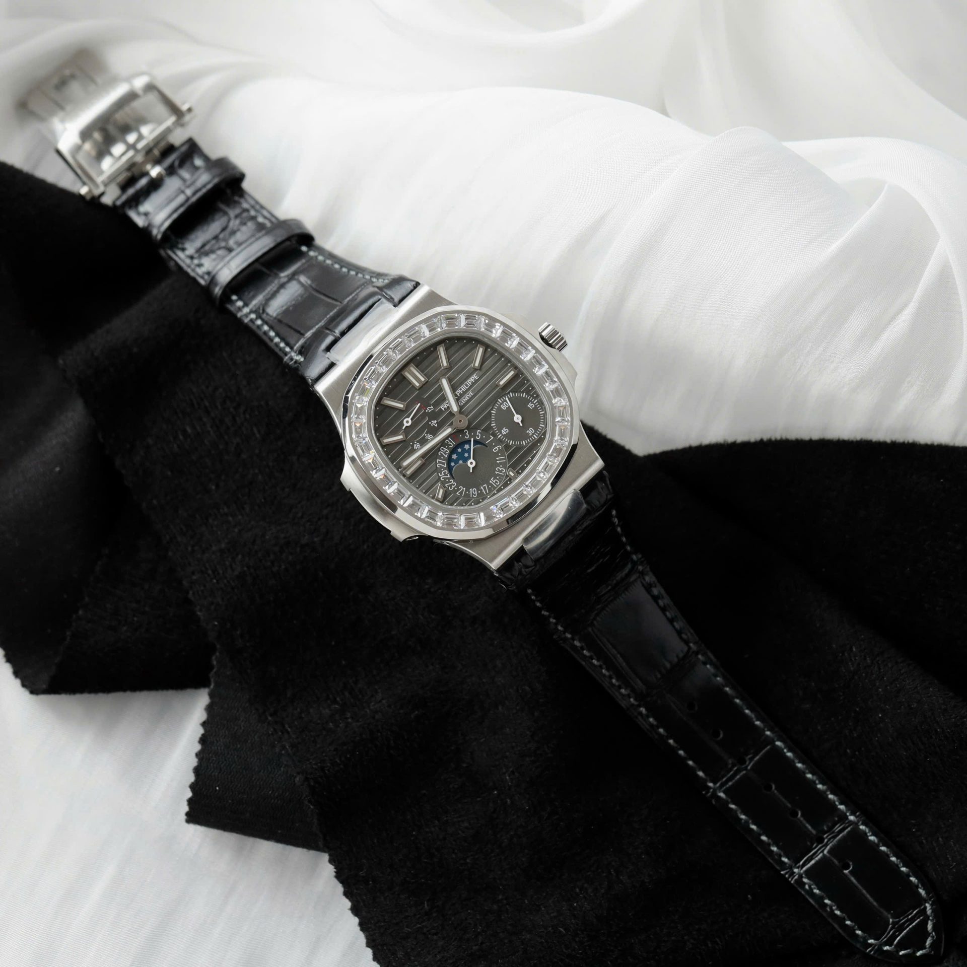 Patek Philippe Super Clone Nautilus 5724 Gray Dial Leather Strap PPF Factory 40mm - Image 2