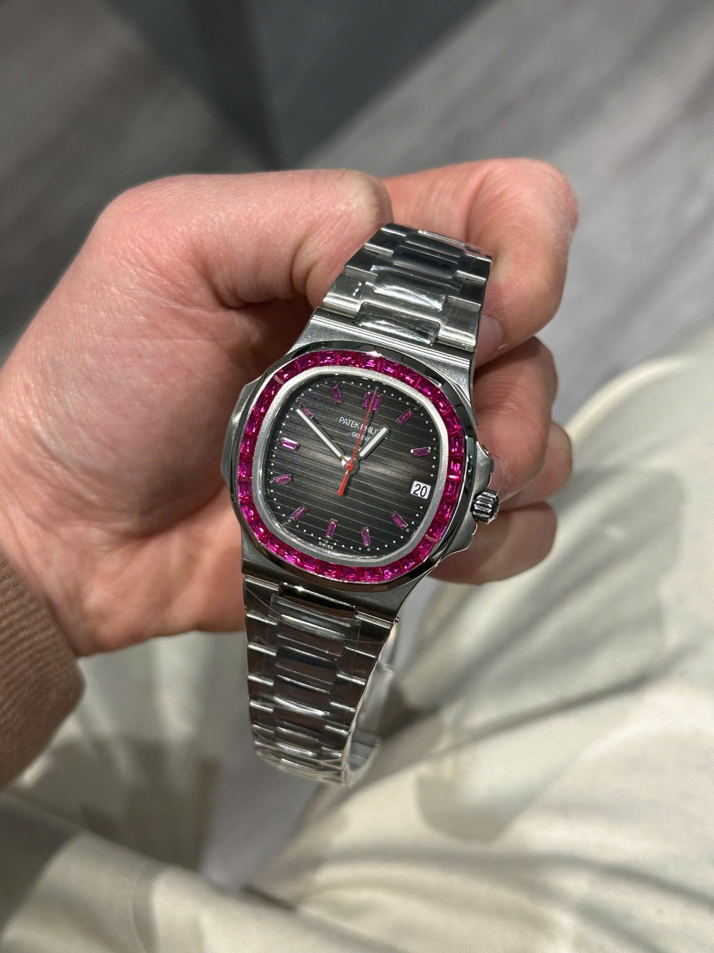 Patek Philippe Nautilus 5711 Super Clone 11 Watch Bezel Ruby Red 40mm - Image 3