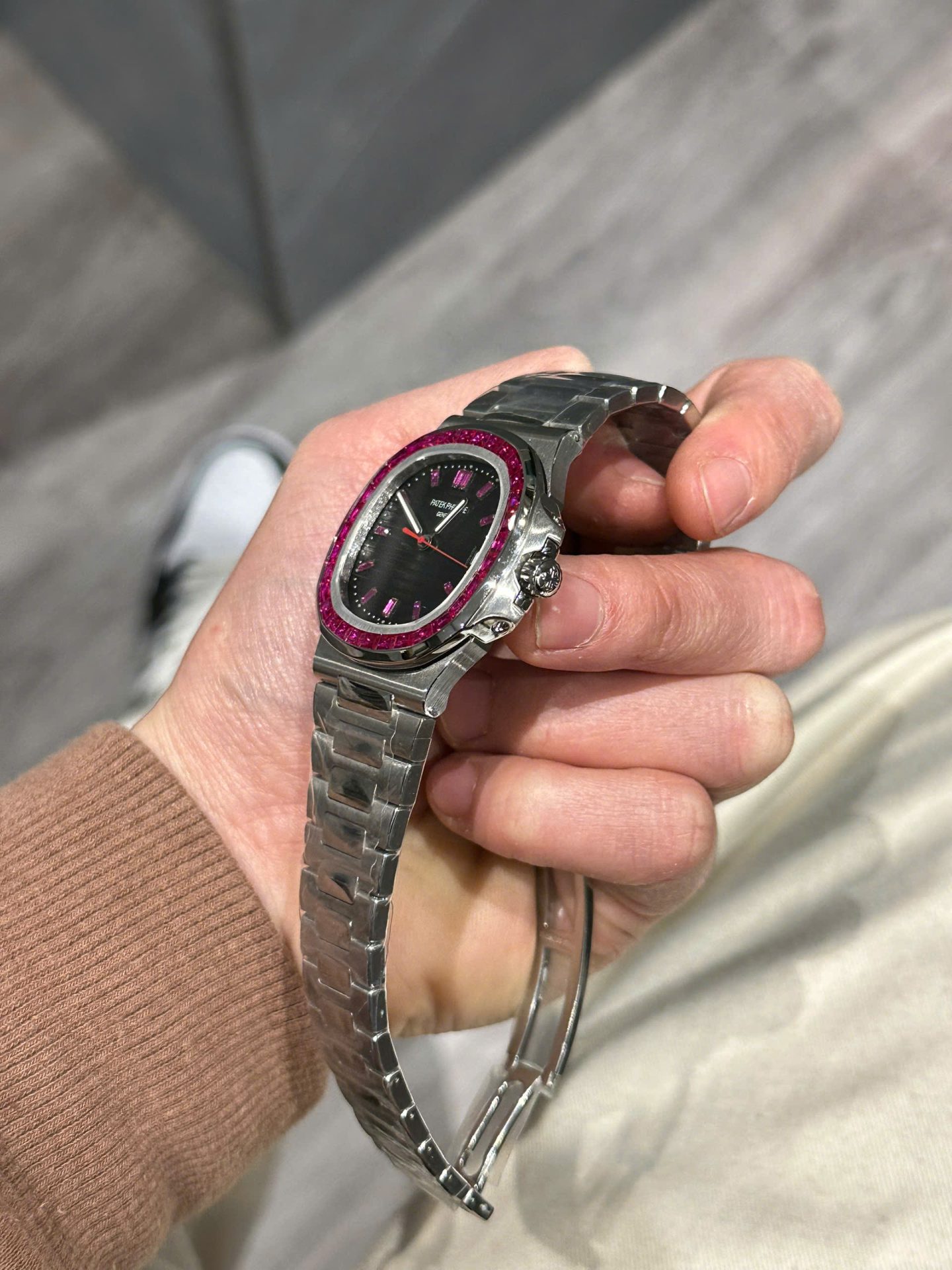 Patek Philippe Nautilus 5711 Super Clone 11 Watch Bezel Ruby Red 40mm - Image 7