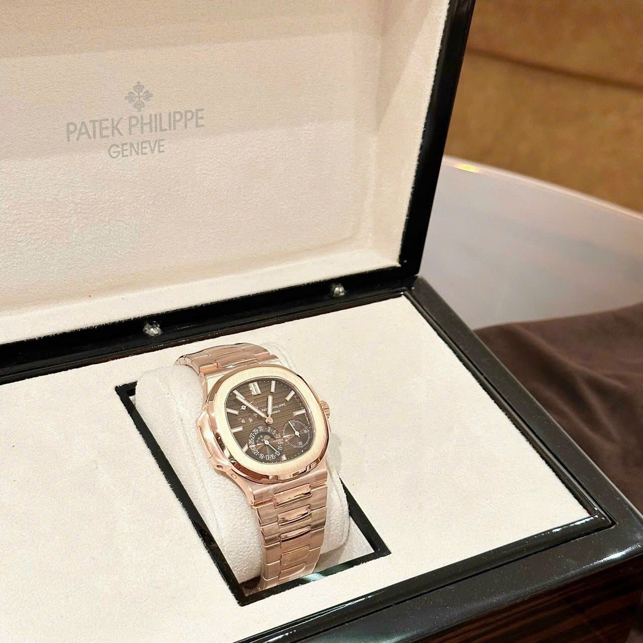 Patek Philippe Nautilus 5712 Gold Wrapped Chocolate Dial GRF 40mm Super Clone - Image 8