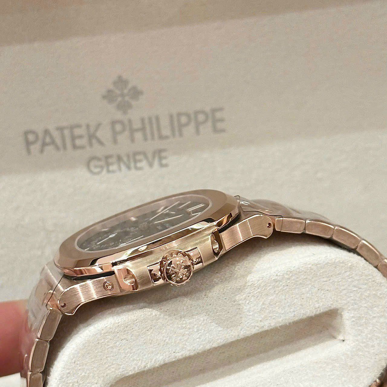 Patek Philippe Nautilus 5712 Gold Wrapped Chocolate Dial GRF 40mm Super Clone - Image 4