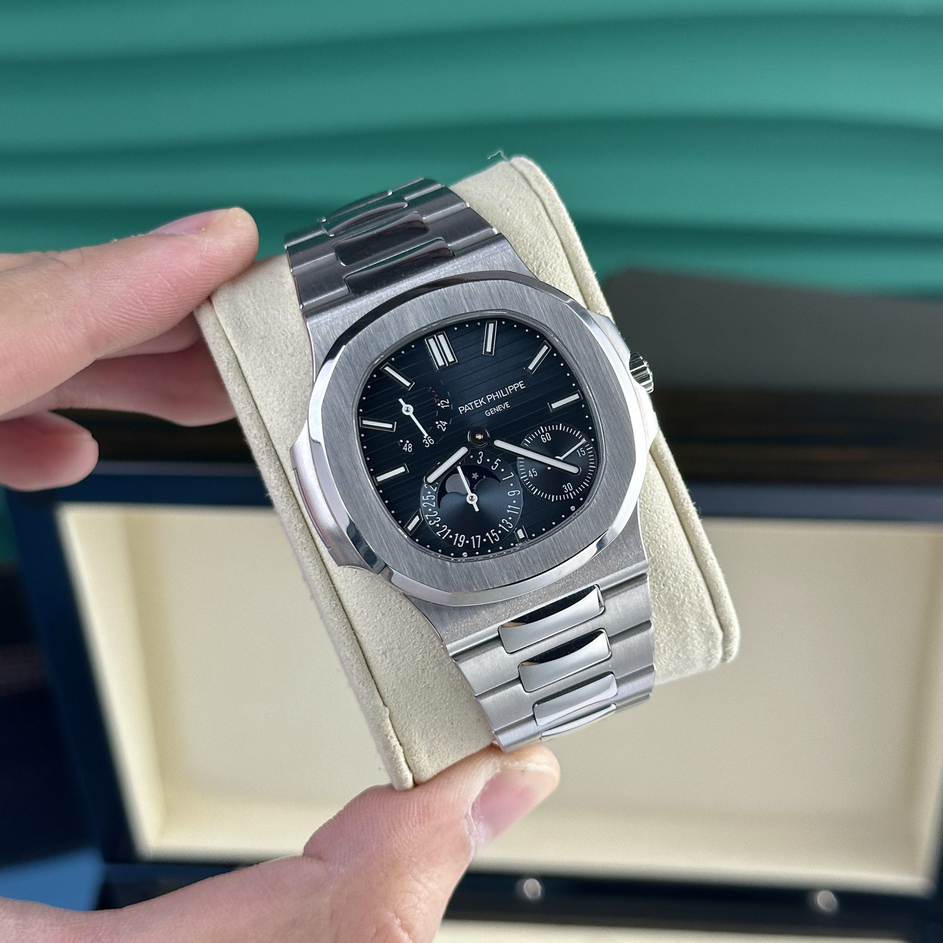 Patek Philippe Super Clone Watch Nautilus 5712 Custom Authentic Details 40mm - Image 2