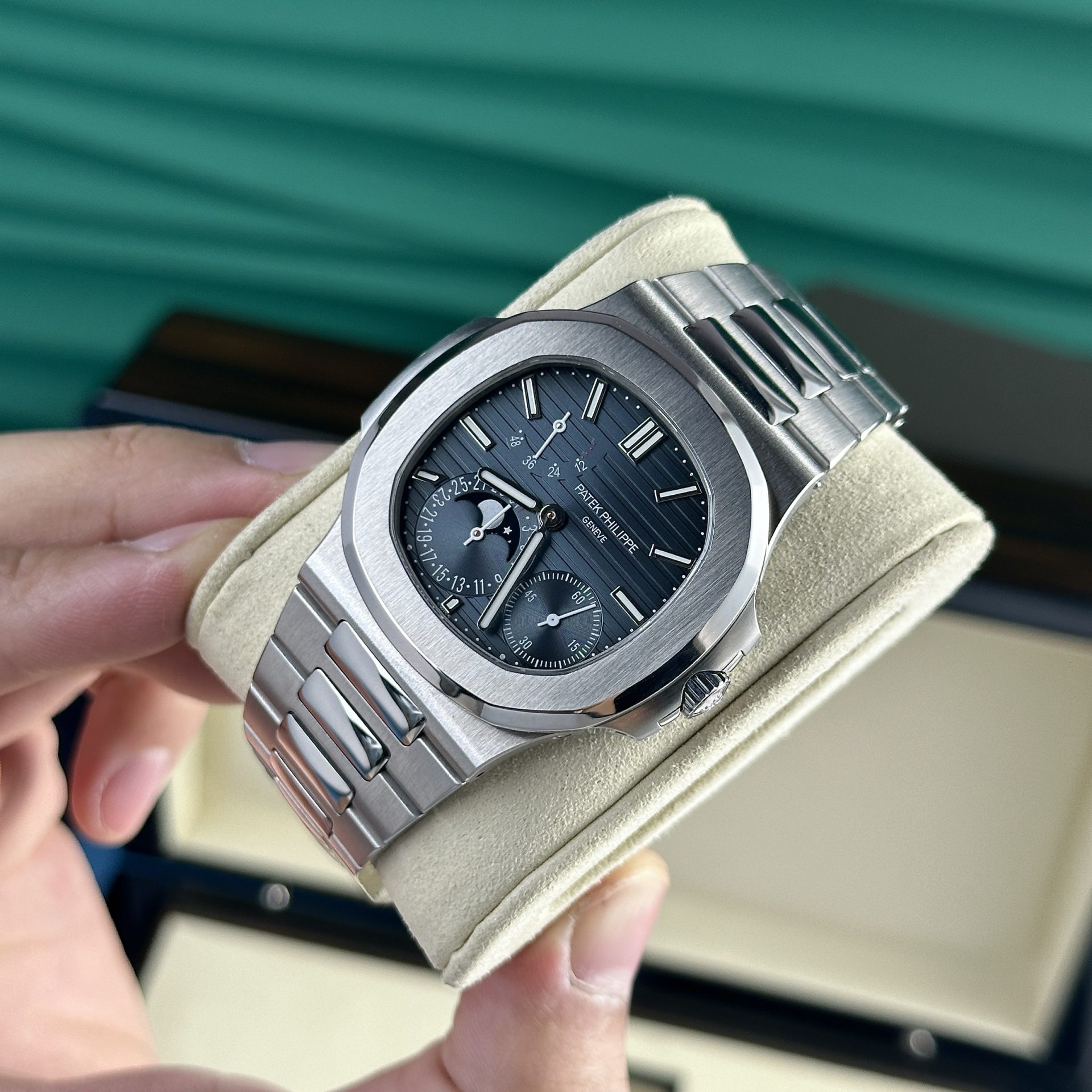 Patek Philippe Super Clone Watch Nautilus 5712 Custom Authentic Details 40mm - Image 3