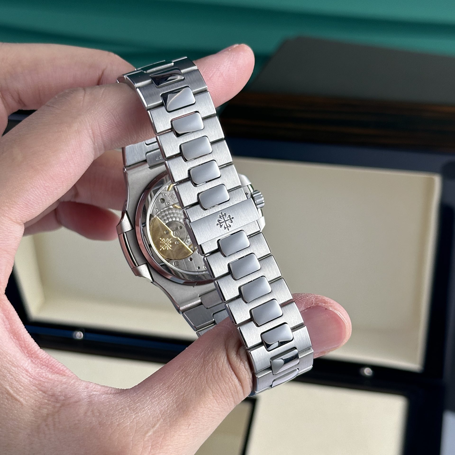 Patek Philippe Super Clone Watch Nautilus 5712 Custom Authentic Details 40mm - Image 11