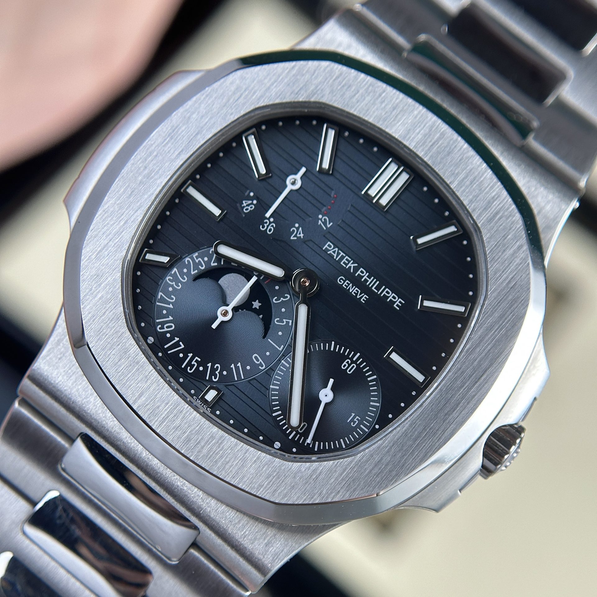 Patek Philippe Super Clone Watch Nautilus 5712 Custom Authentic Details 40mm - Image 4