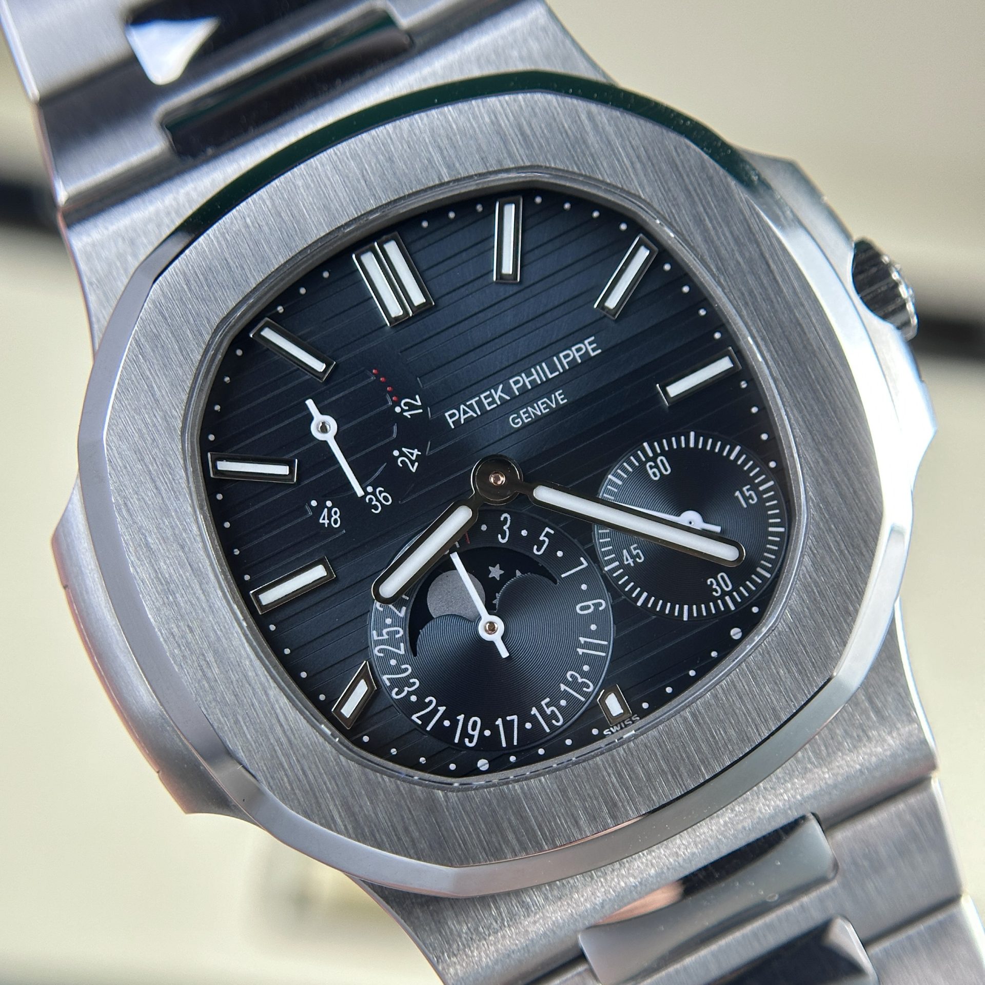 Patek Philippe Super Clone Watch Nautilus 5712 Custom Authentic Details 40mm - Image 5
