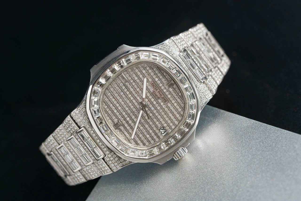 Patek Philippe Super Clone Watch Nautilus 5719 Full Diamonds Baguette 40mm