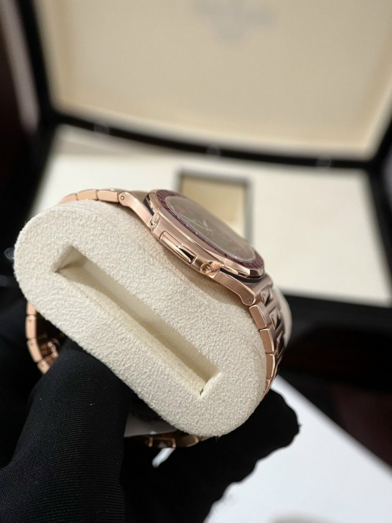 Patek Philippe Nautilus 5723 Super Clone Watch Gold Wrapped With Red Ruby 40mm - Image 4