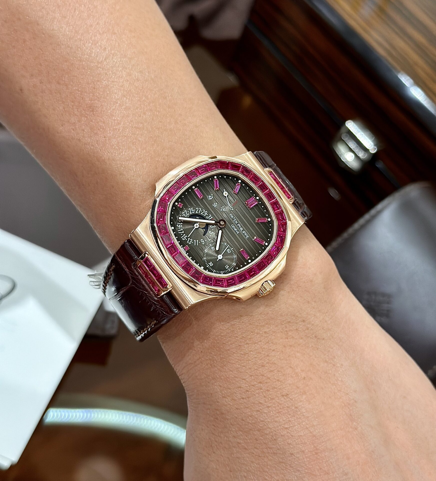 Patek Philippe Nautilus 5724 Gold Wrapped With Ruby Bezel 40mm Super Clone - Image 9
