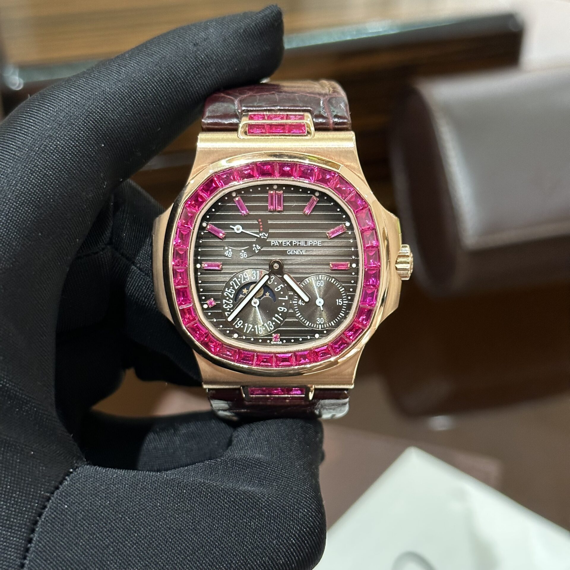 Patek Philippe Nautilus 5724 Gold Wrapped With Ruby Bezel 40mm Super Clone - Image 5