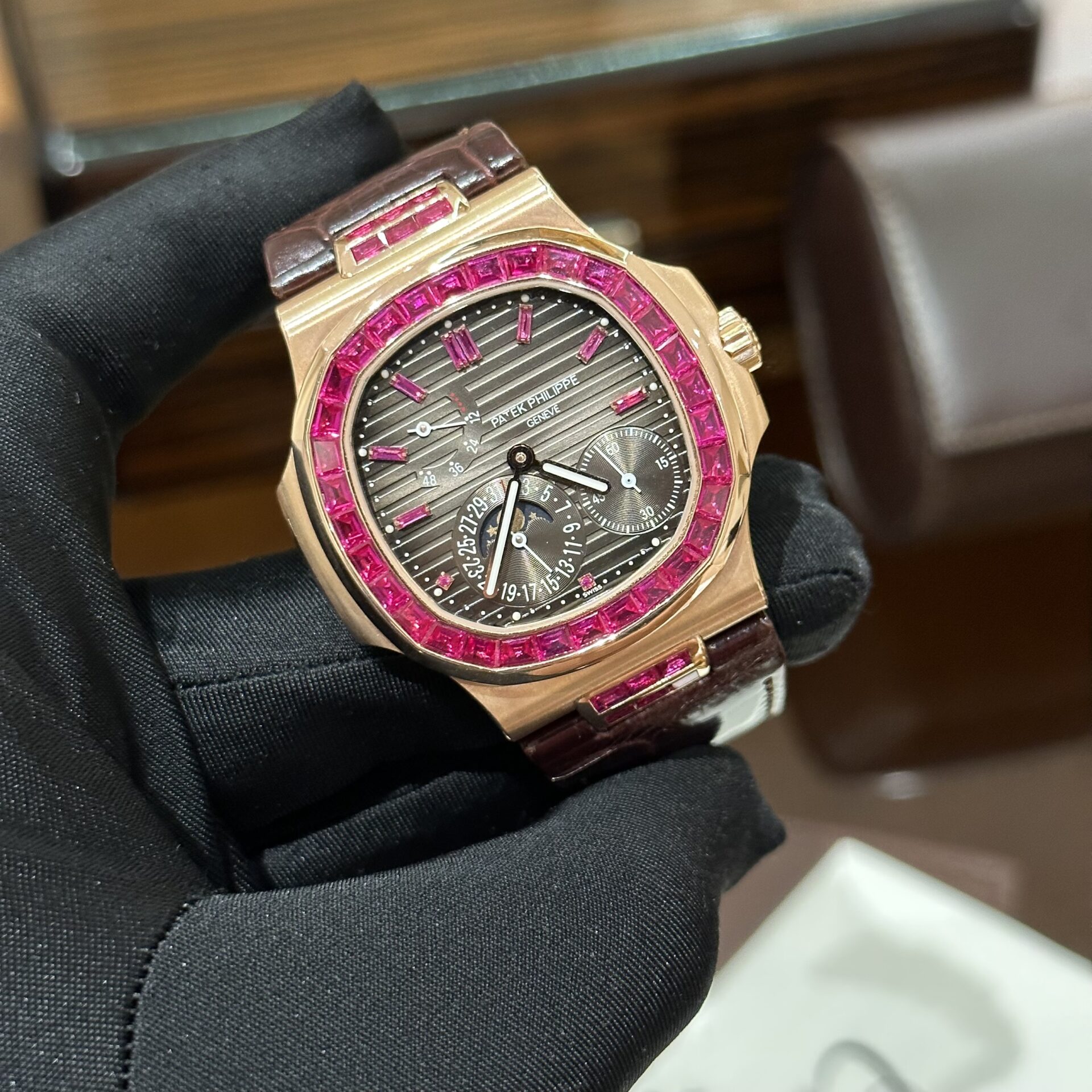 Patek Philippe Nautilus 5724 Gold Wrapped With Ruby Bezel 40mm Super Clone - Image 6