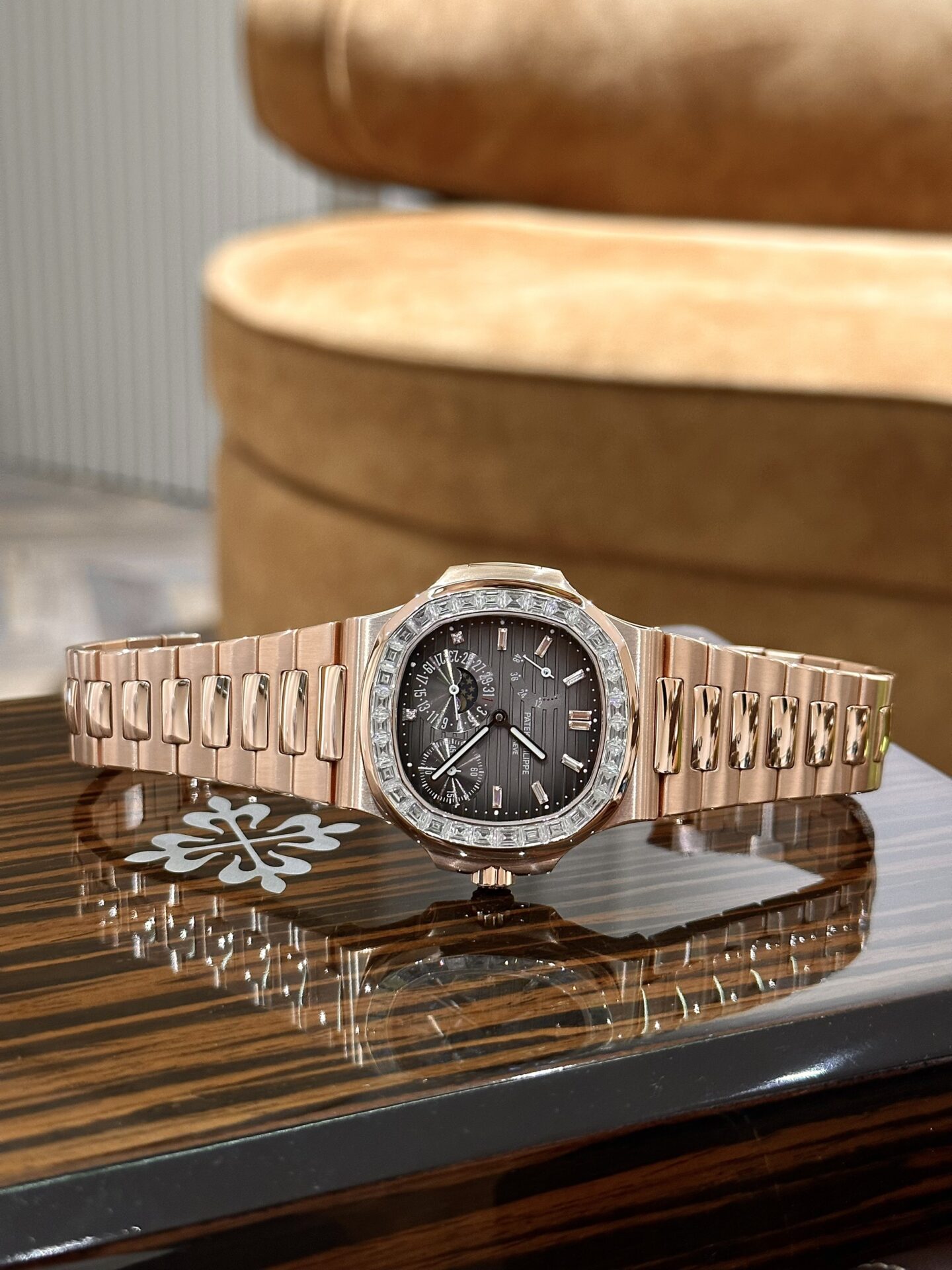 Patek Philippe Nautilus 5724 Super Clone Watch Gold Wrapped Diamond Moissanite 40mm
