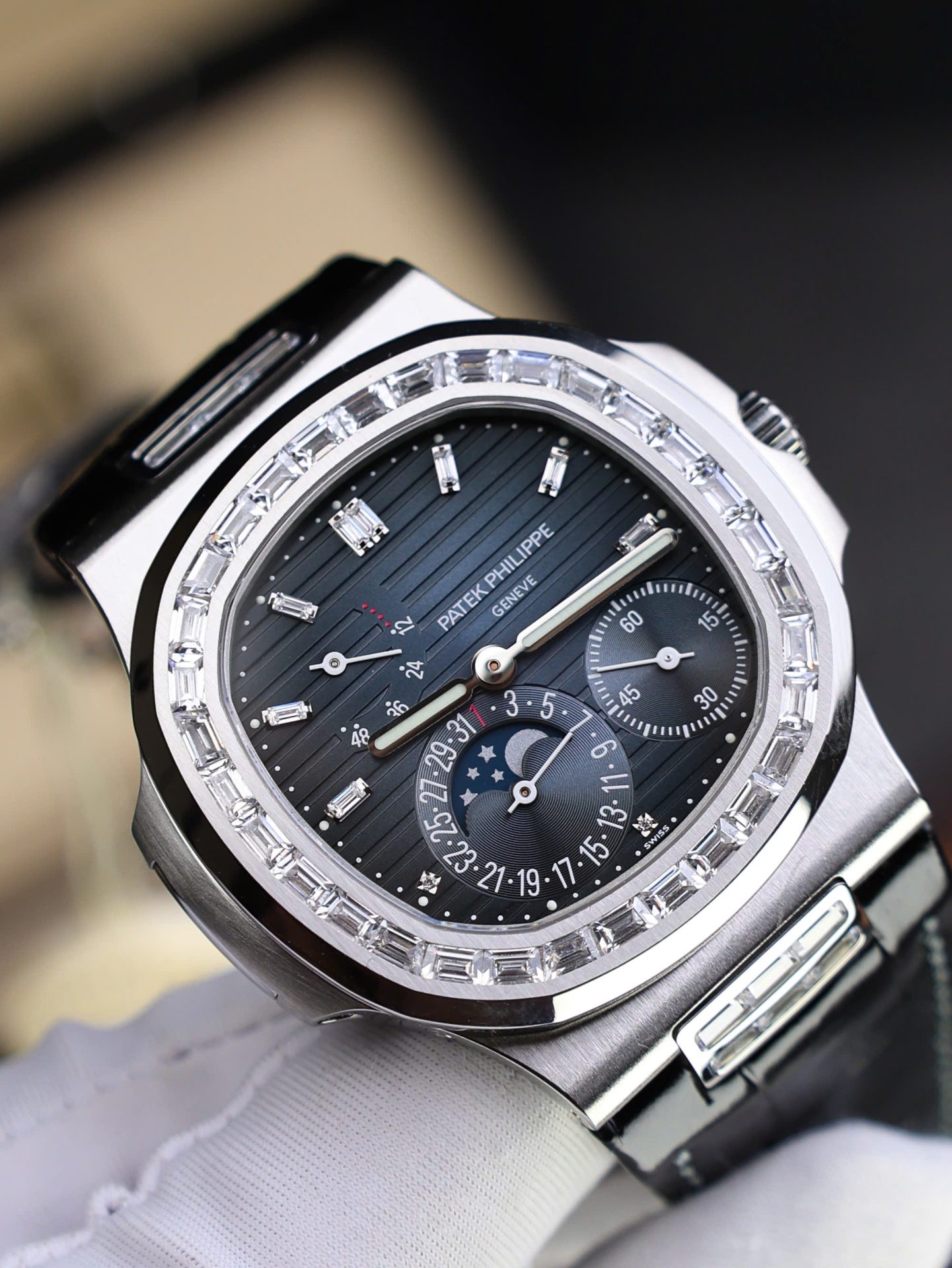 Patek Philippe Nautilus 5724 Blue Dial Super Clone Watch Full Function PPF Factory 40mm - Image 4