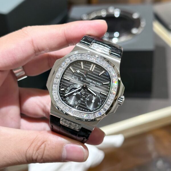 Dong Ho Patek Philippe Nautilus 5724G Replica Mat Xam GRF 40mm 4 1