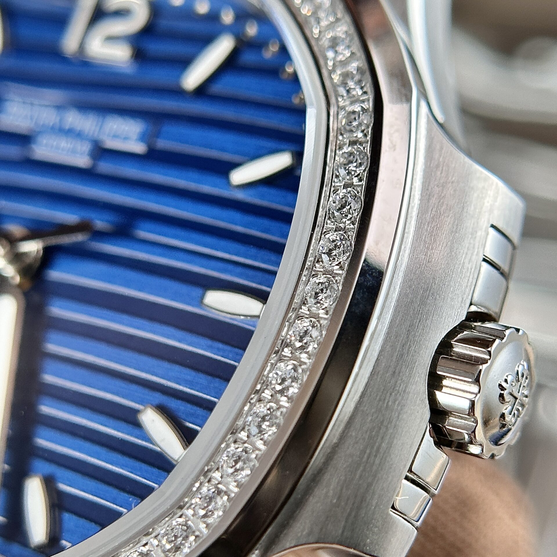 Patek Philippe Nautilus 7118 Super Clone Watch Blue Dial Stone Bezel 35.2mm - Image 5