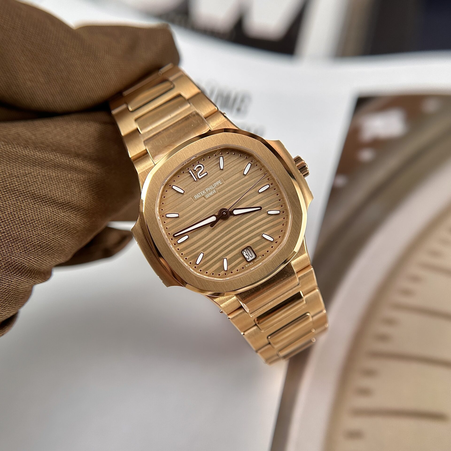 Patek Philippe Nautilus 7118 Super Clone Watch Rose Gold 3K Factory 35.2mm - Image 2