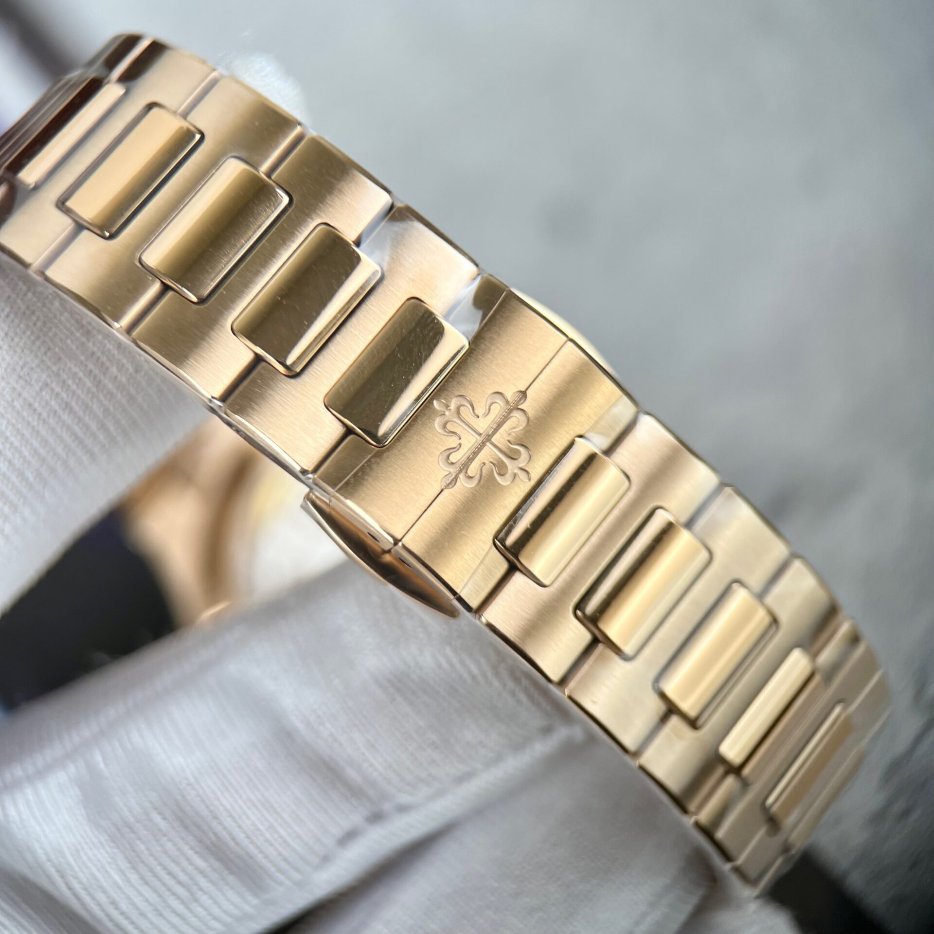 Patek Philippe Super Clone Watch Nautilus 7118 Rose Gold 3K Factory 35.2mm - Image 9