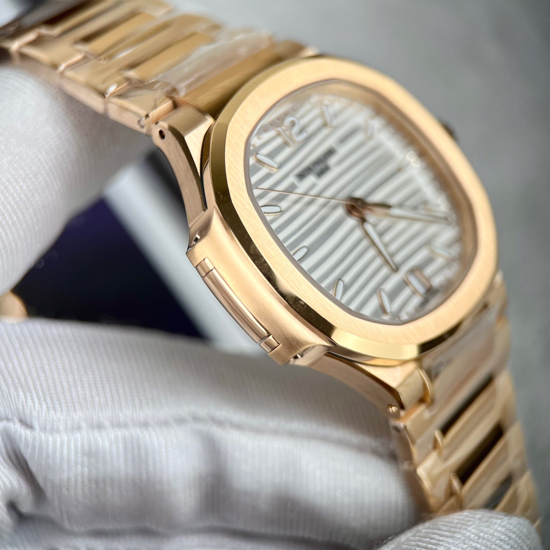 Patek Philippe Super Clone Watch Nautilus 7118 Rose Gold 3K Factory 35.2mm - Image 3