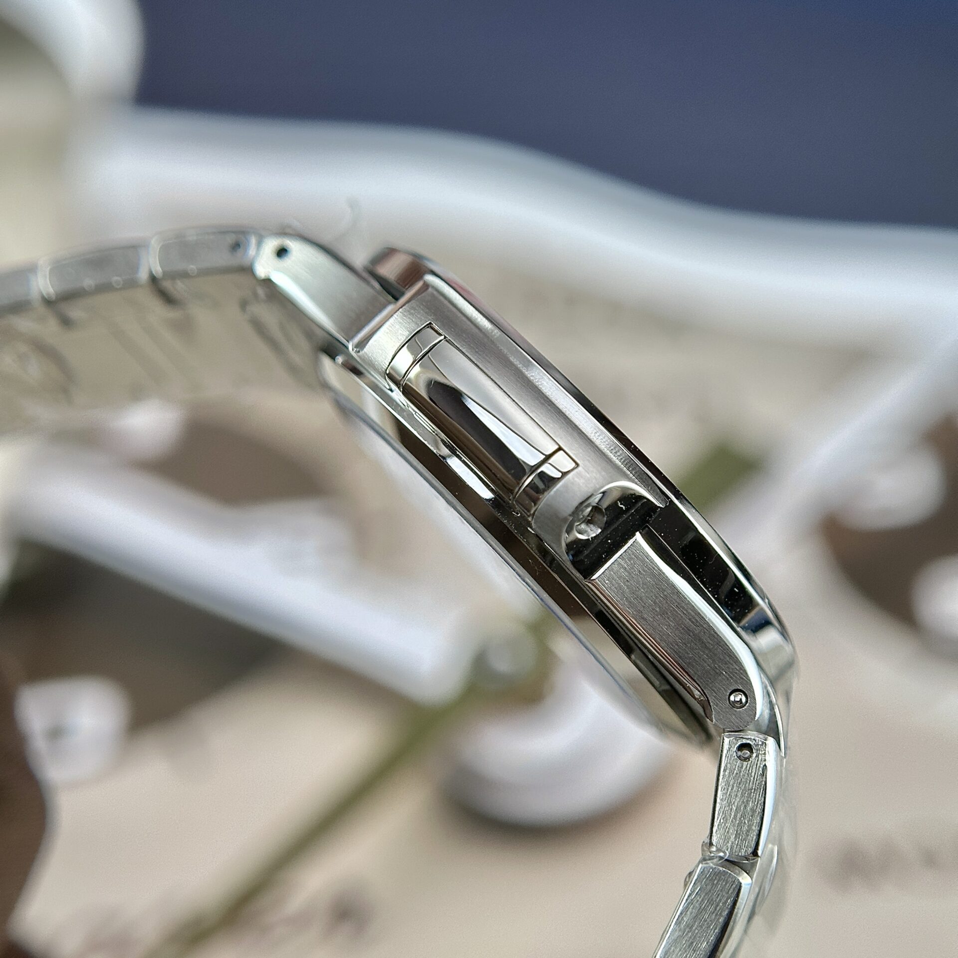 Patek Philippe Nautilus 7118 Super Clone Watch Blue Dial Stone Bezel 35.2mm - Image 7