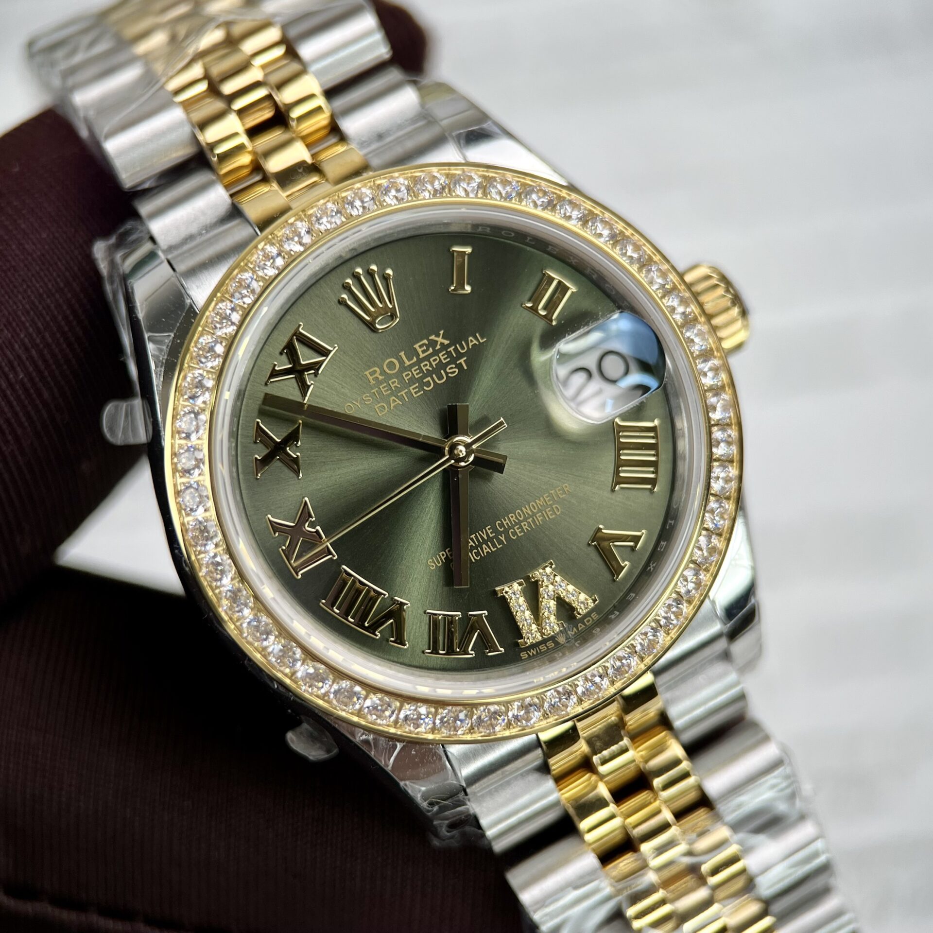 Rolex DateJust Women’s Super Clone 1:1 Watch With Stone Bezel 31mm - Image 3