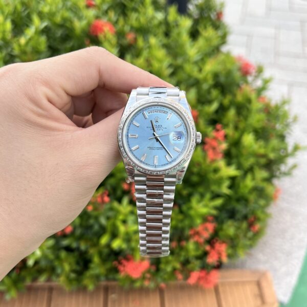 Dong Ho Rolex Day Date Ice Blue Dinh Da Baguette EW 40mm 2 1