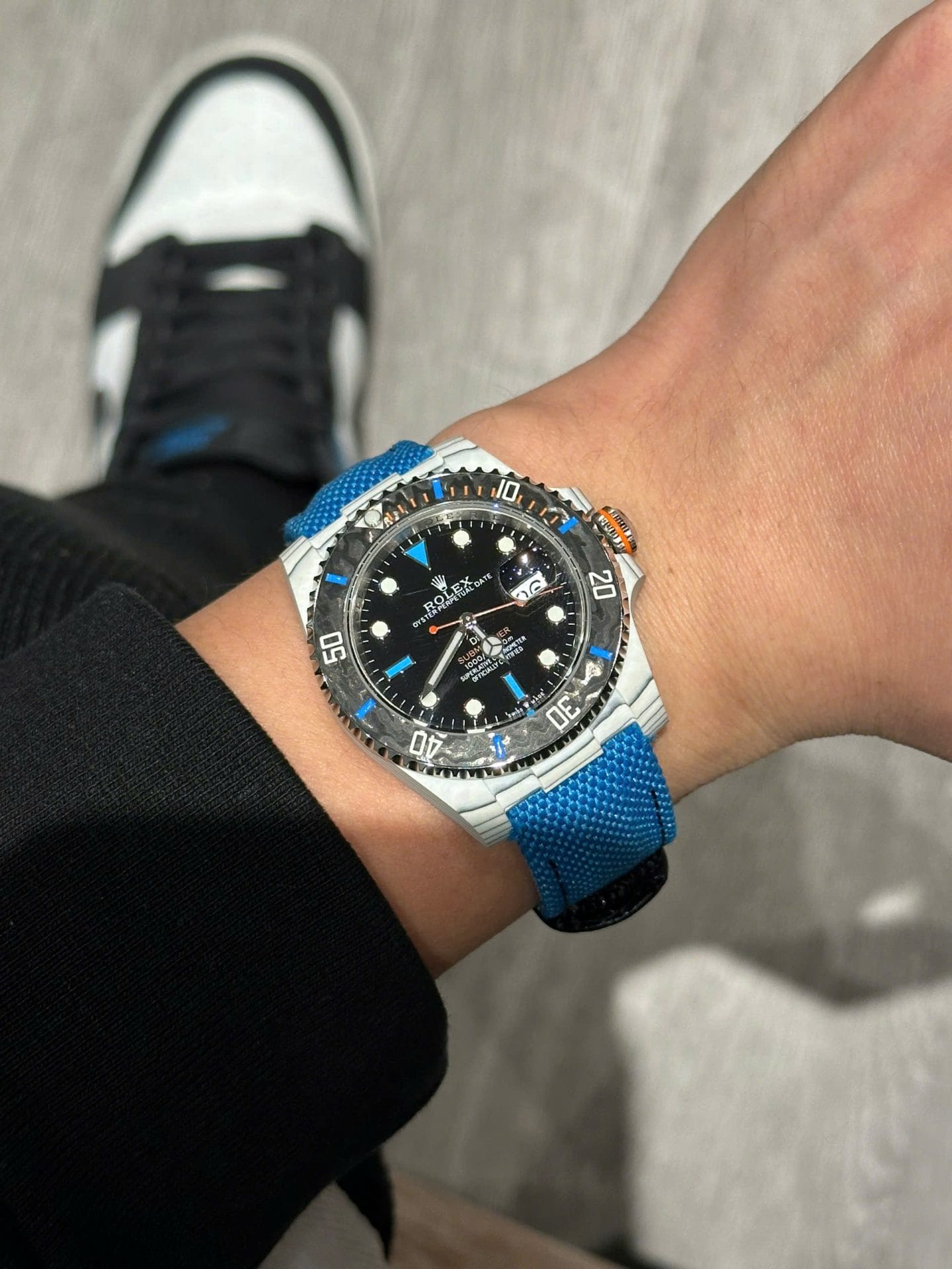 Rolex Submariner DIW Carbon Super Clone Watch Black Dial 40mm - Image 4