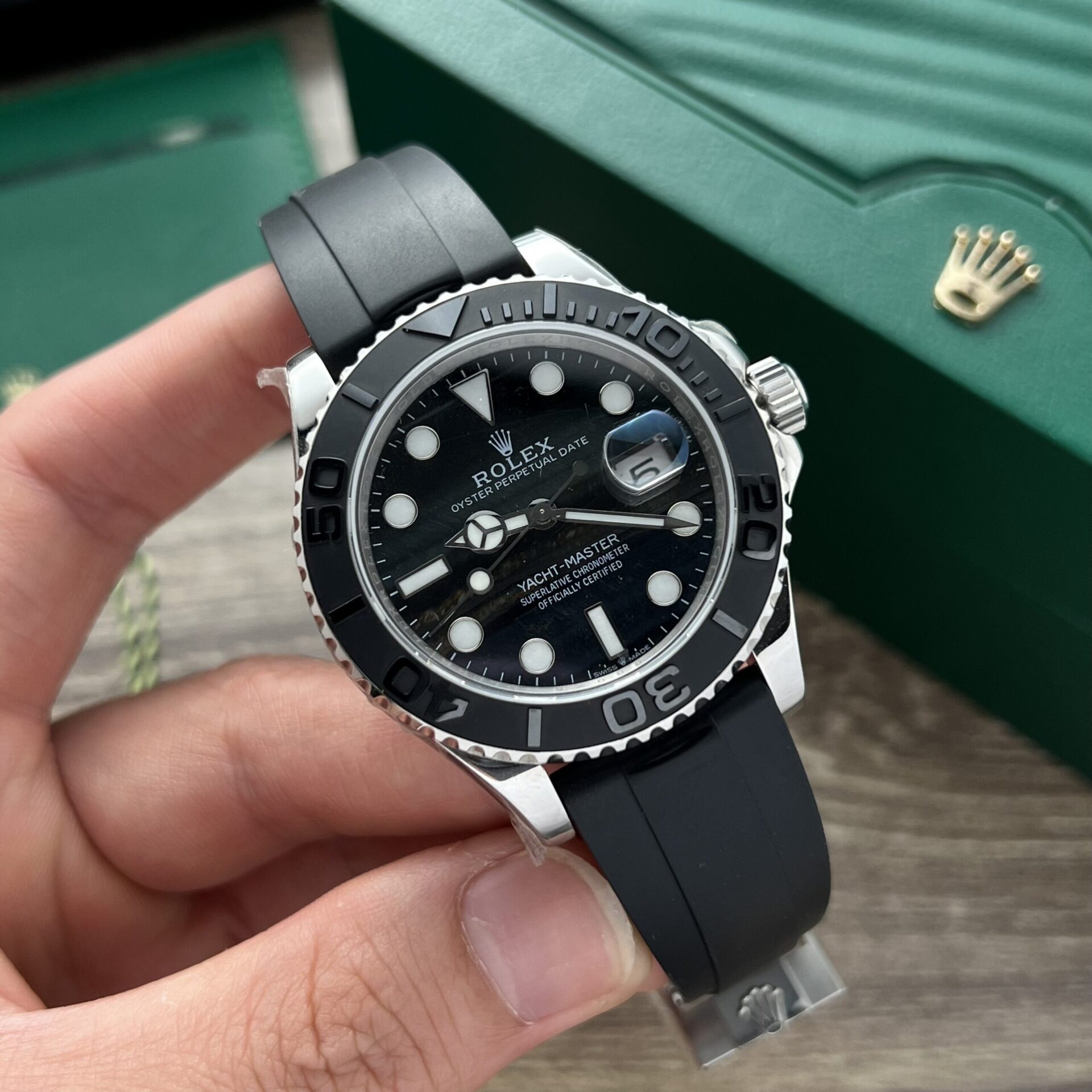 Rolex Clone Watch Yacht-Master Black Dial Rubber Strap 40mm - Image 2