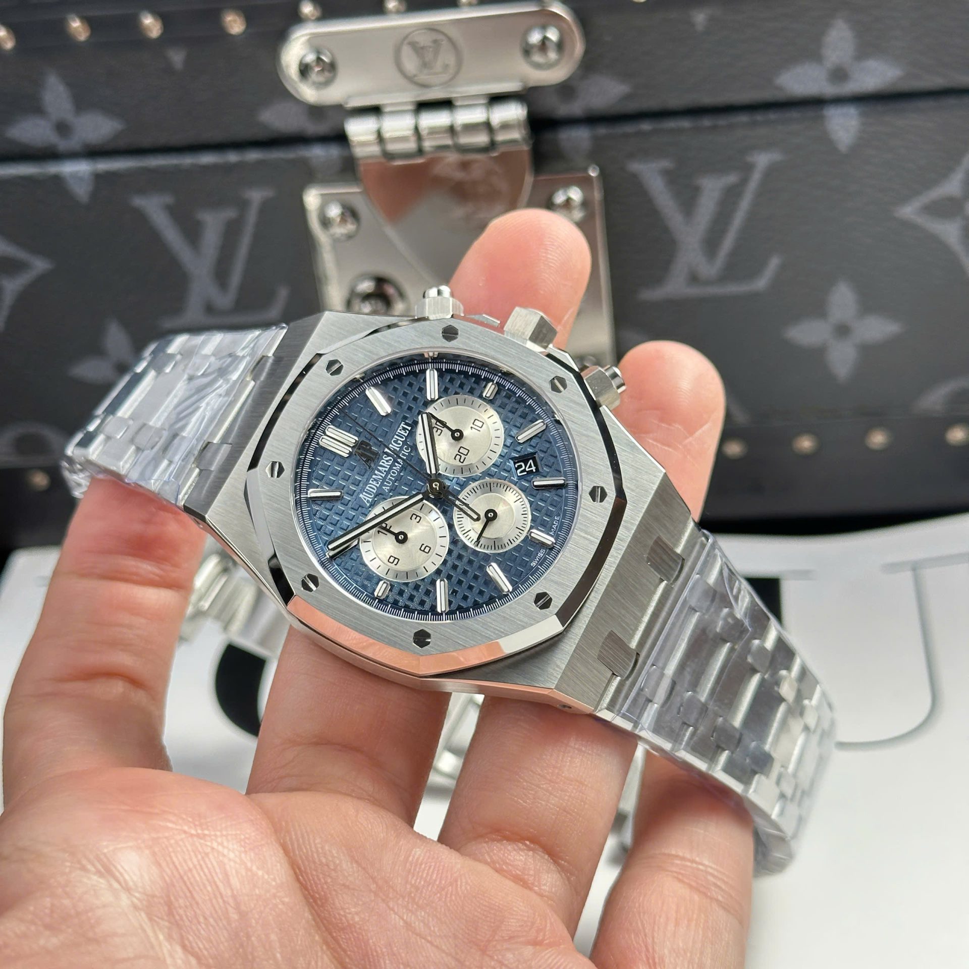 Audemars Piguet Super Clone Watches Royal Oak 26331 Chronograph Dial Blue 41mm - Image 3