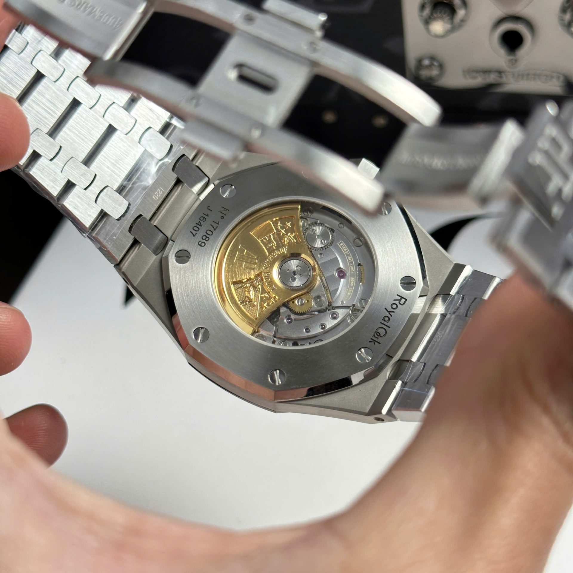 Audemars Piguet Royal Oak 15400ST Copies Watch Black Dial Metal Wire APS Factory 41mm - Image 10