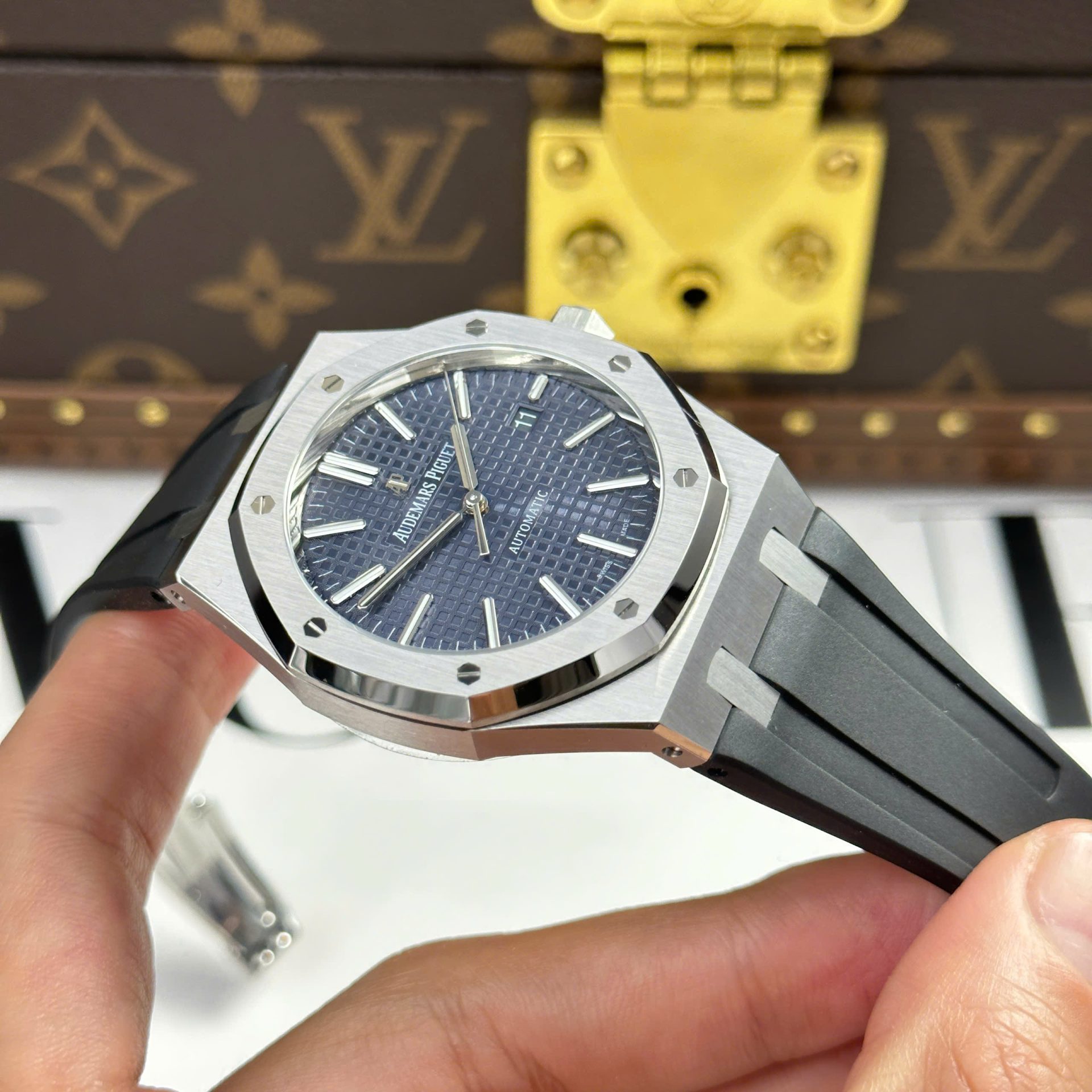 Audemars Piguet Royal Oak 15400ST Replica Watch Blue Dial Rubber Strap APS Factory 41mm - Image 3