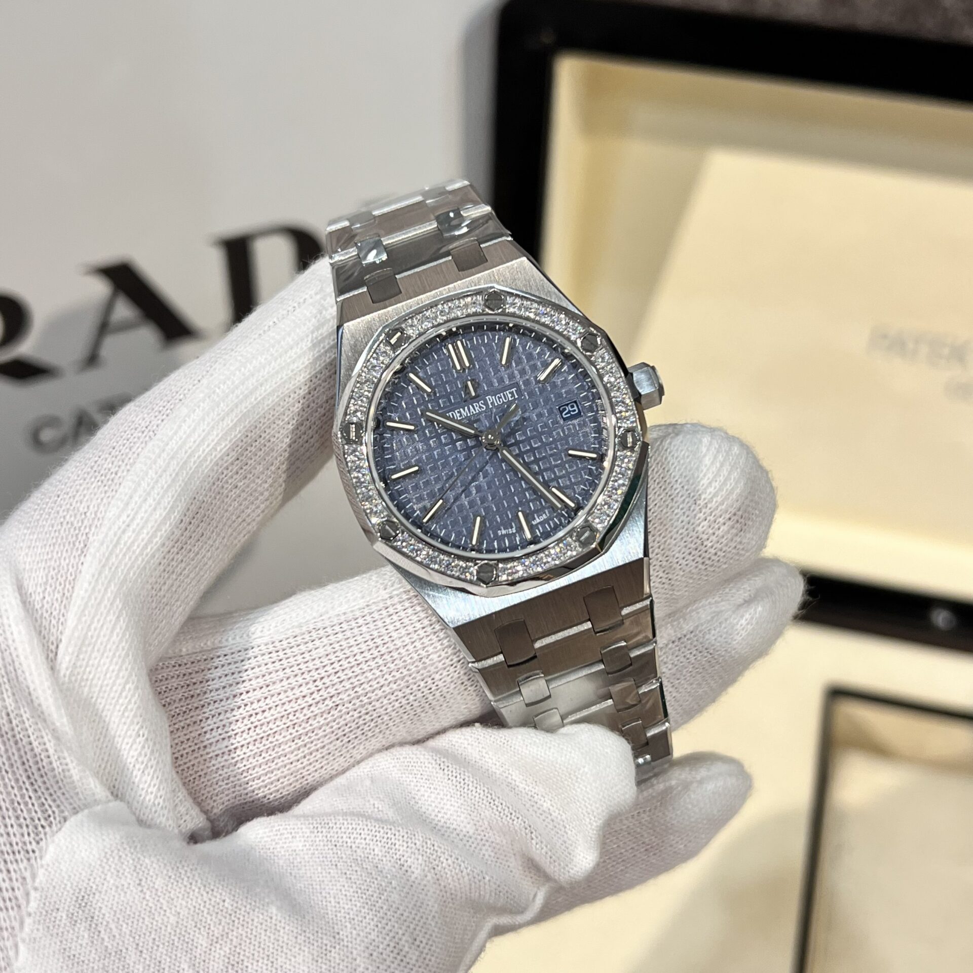 Audemars Piguet Royal Oak Women’s Super Clone Watch With Diamonds 34mm - Image 2