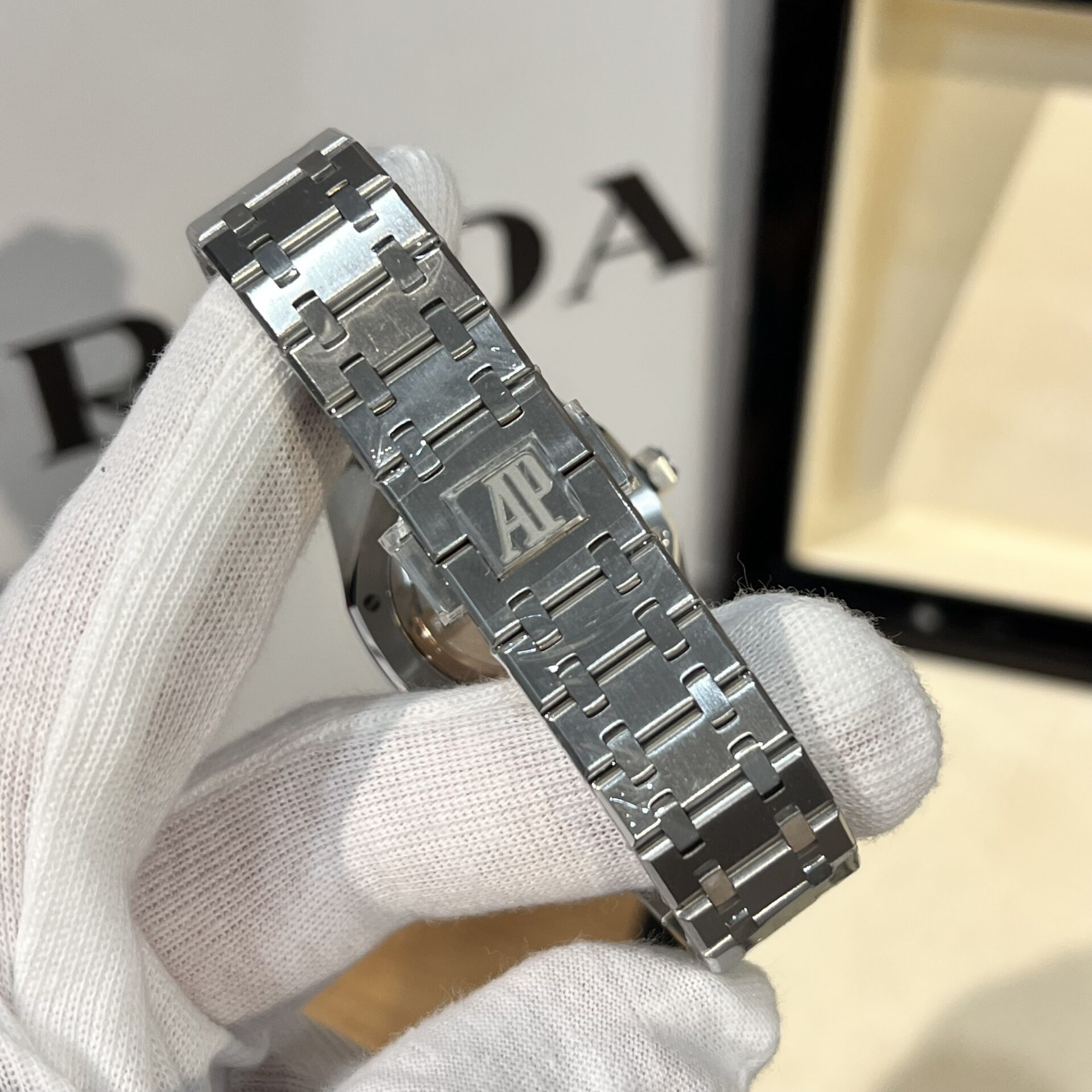 Audemars Piguet Royal Oak Women’s Super Clone Watch With Diamonds 34mm - Image 6
