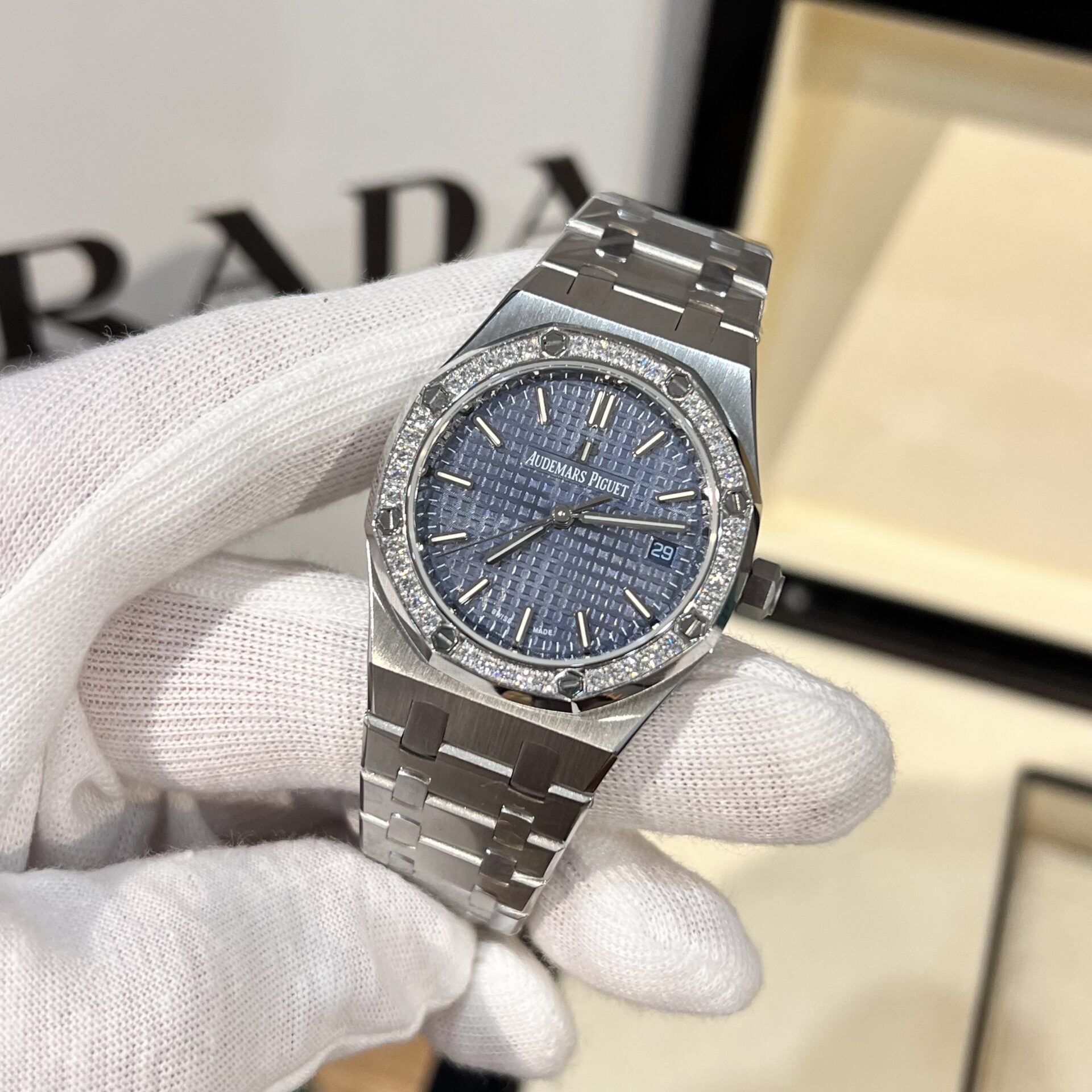 Audemars Piguet Royal Oak Women’s Super Clone Watch With Diamonds 34mm - Image 3