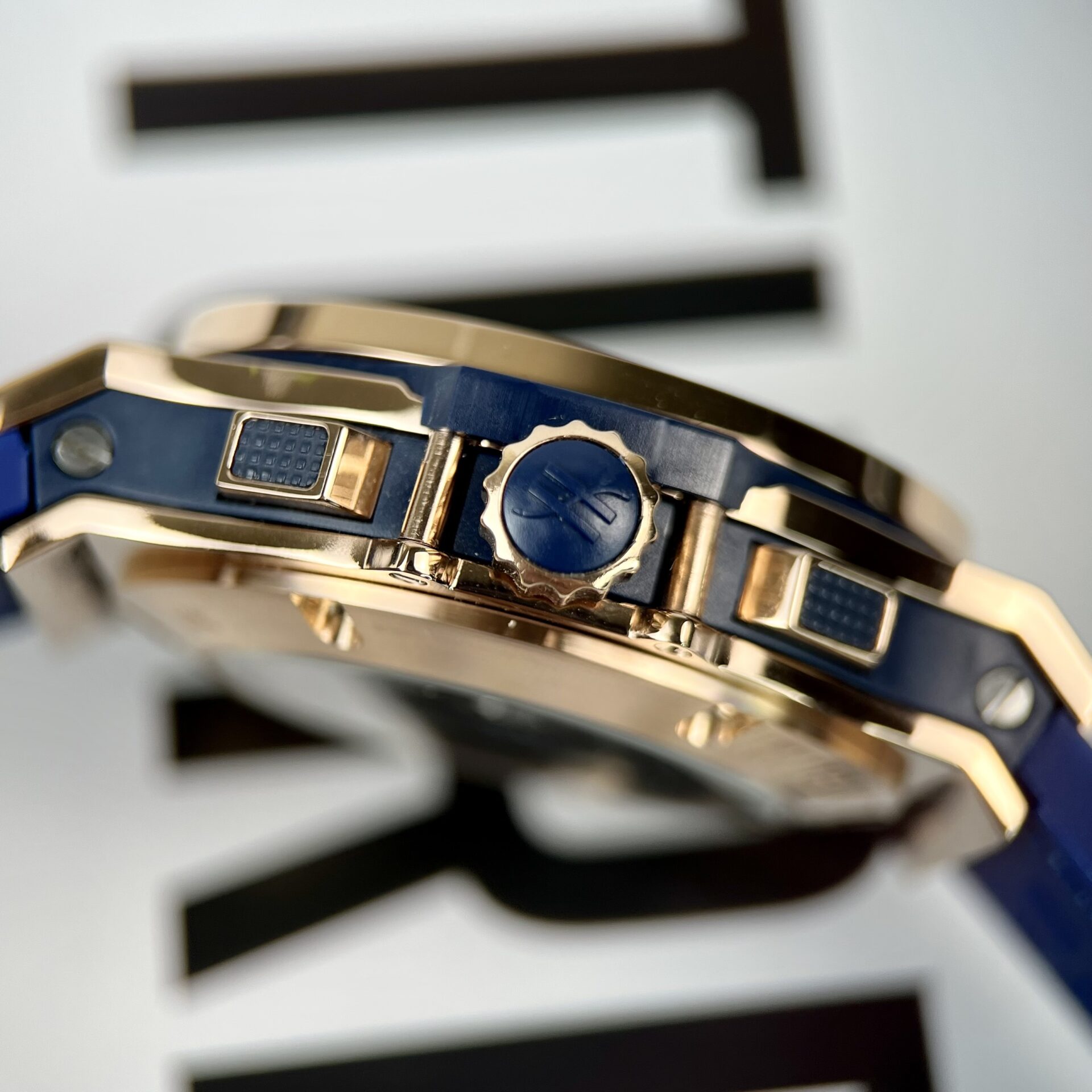 Hublot Replica Watch Big Bang Chronograph King Gold Blue Dial 44mm - Image 6