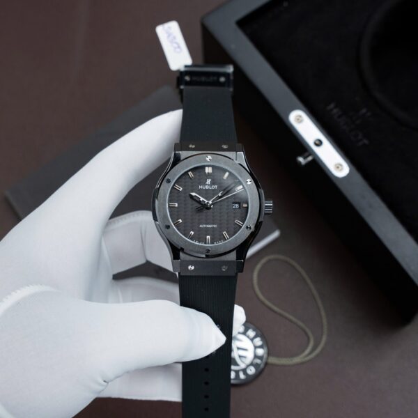 Dong Ho Hublot Classic Fusion Che Tac Vo Gom Den Mat Carbon Day Cao Su 42mm 9 1