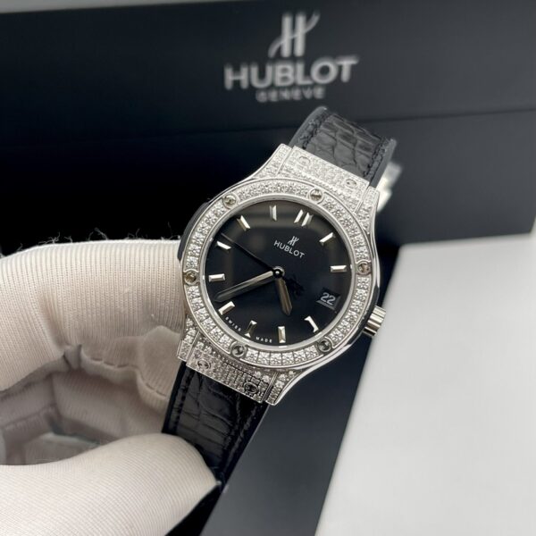 Dong Ho Hublot Classic Fusion Diamonds Nu Rep 11 Mau Den 33mm 2 scaled 1