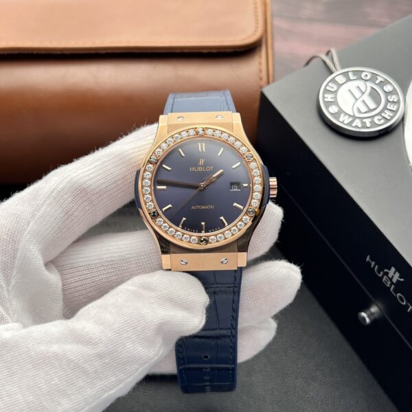 Dong Ho Hublot Classic Fusion King Gold Dinh Kim Cuong Moissanite Blue 42mm 7 1