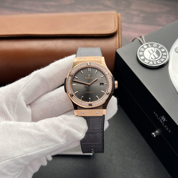 Dong Ho Hublot Classic Fusion King Gold Dinh Kim Cuong Moissanite Gray 42mm 6 1