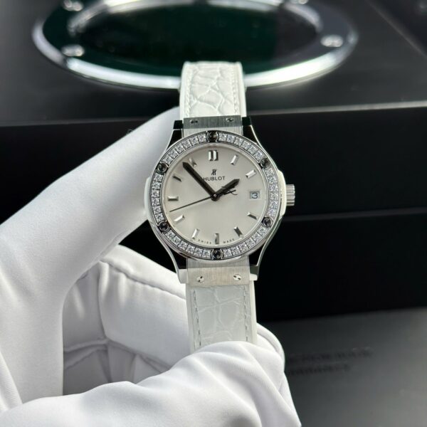 Dong Ho Hublot Classic Fusion Nu Mau Trang Dinh Da Replica 11 Cao Cap 33mm 2 1