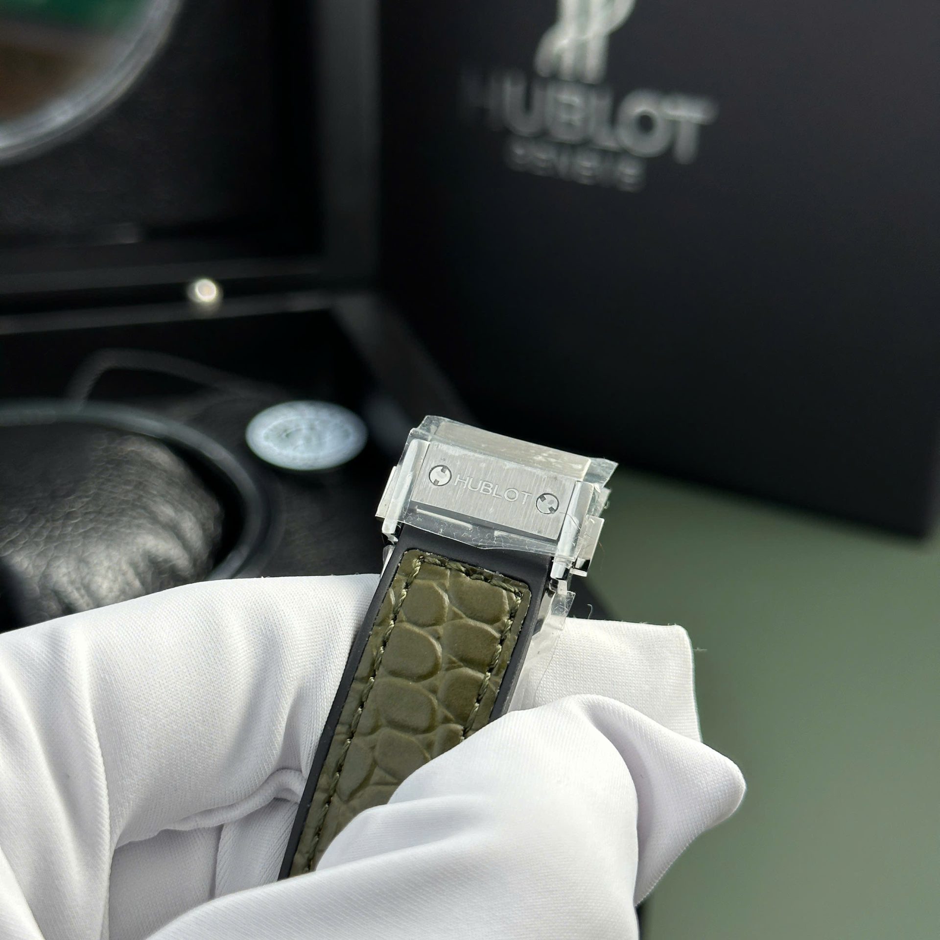 Hublot Classic Fusion Replica Watch Womens Green HB Factory 33mm - Image 8