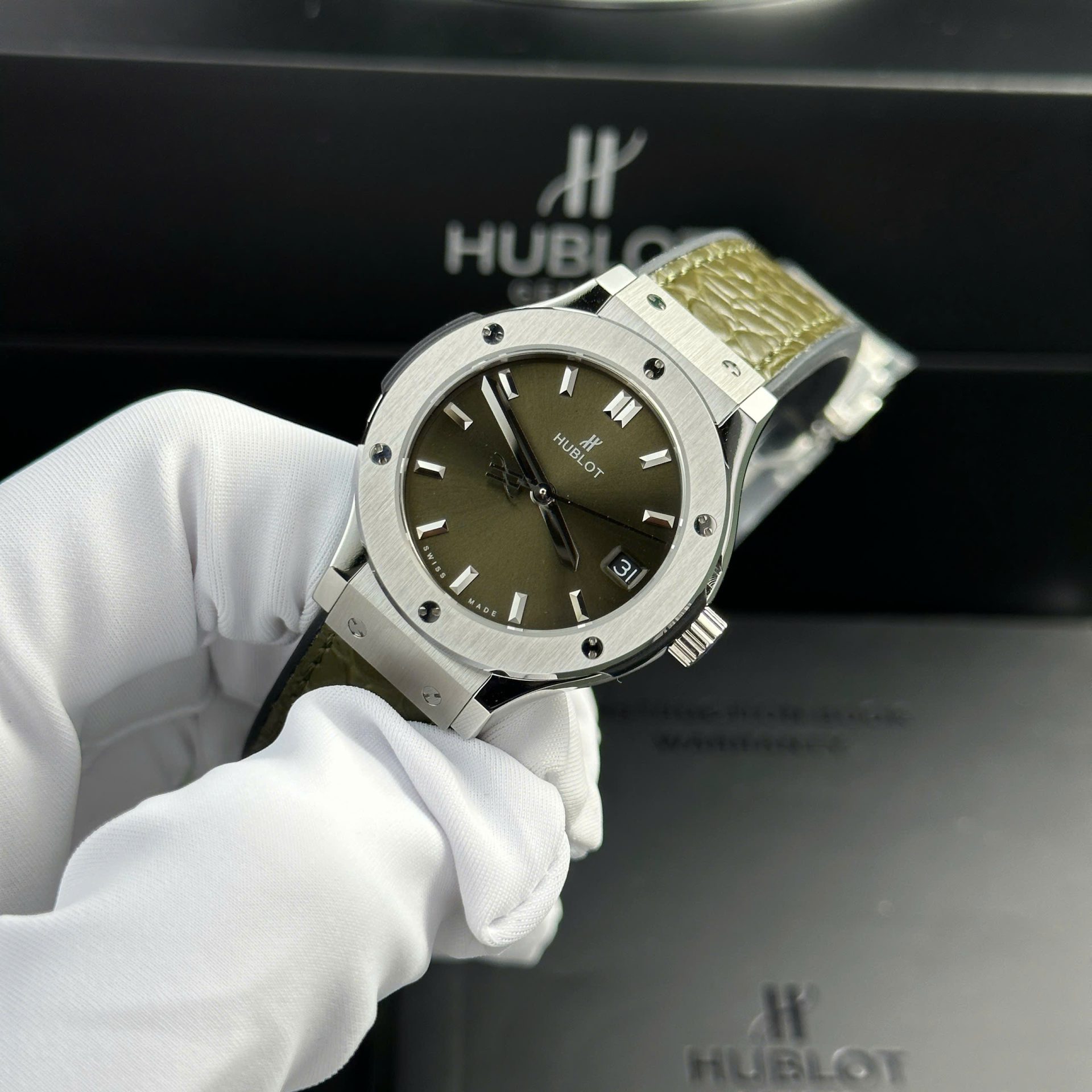 Hublot Classic Fusion Replica Watch Womens Green HB Factory 33mm - Image 4
