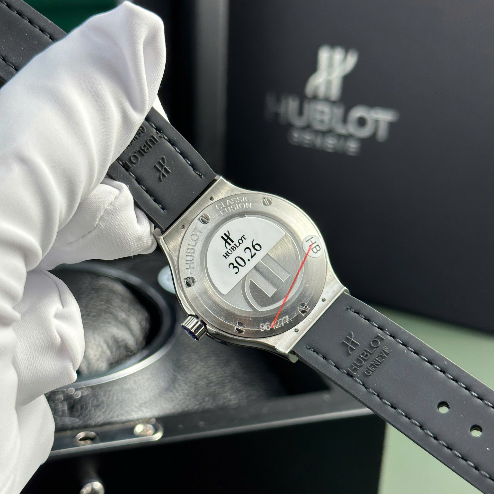 Hublot Classic Fusion Replica Watch Womens Green HB Factory 33mm - Image 7