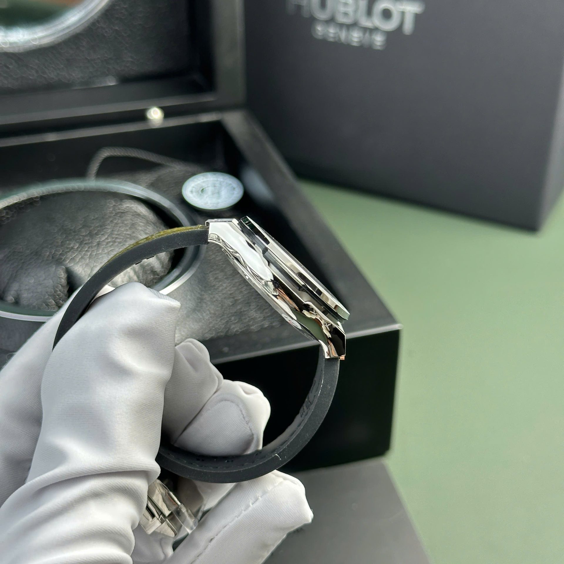 Hublot Classic Fusion Replica Watch Womens Green HB Factory 33mm - Image 6
