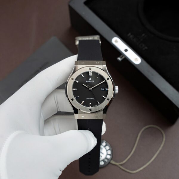 Dong Ho Hublot Classic Fusion Titanium Mau Den Replica 11 May SW300 Day Cao Su 42mm 9 1