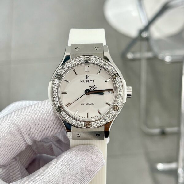 Dong Ho Hublot Day Cao Su Mau Trang Fake 11 May Thuy Sy 38mm 6 1
