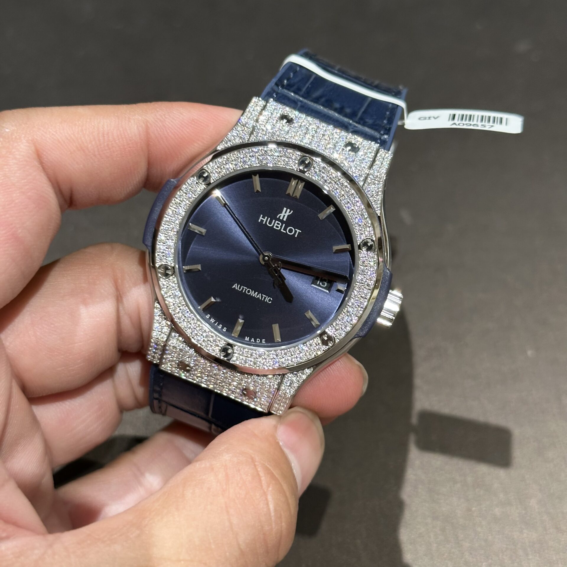 Hublot Replica Watch With Full Diamond Moissanite Diamonds Blue Dial 42mm - Image 5