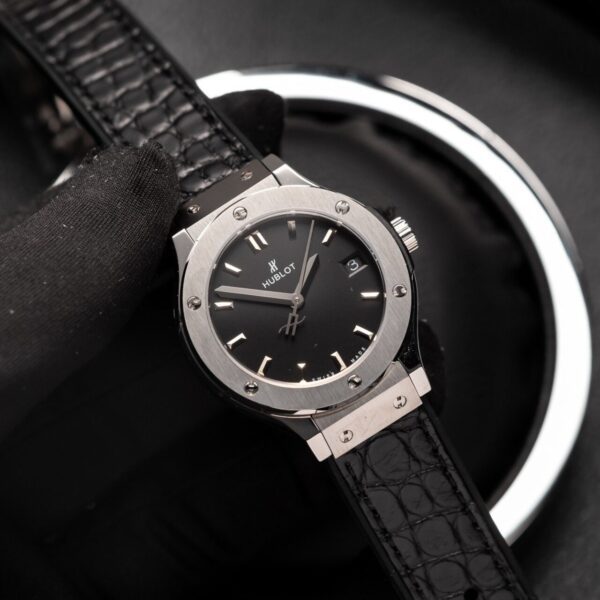 Dong Ho Hublot Nu Day Da Mau Den Replica 11 33mm 2 1