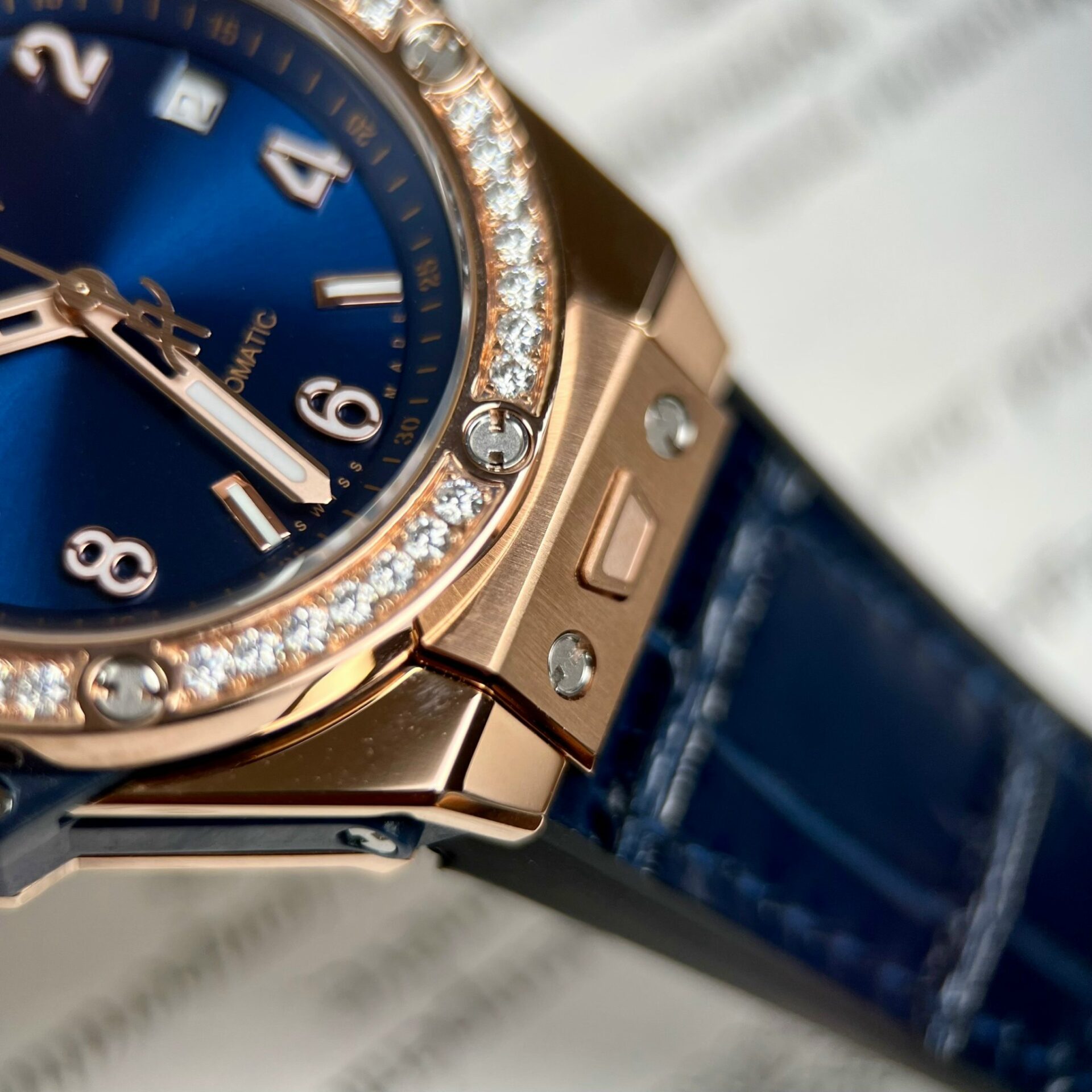 Hublot One Click King Gold Replica Watch With Blue Dial Moissanite 39mm - Image 3